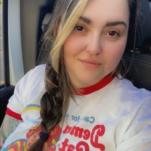 Meet your Posher, Alicia